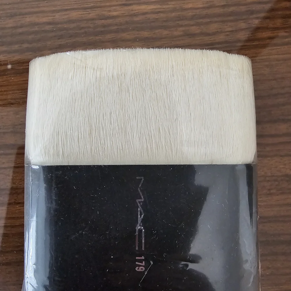 MAC 179 Body Buffer Makeup Brush - Picture 1 of 3